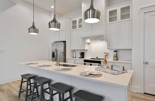 College Station House | Modern 3BR Townhome Near TAMU