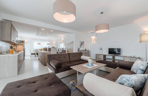 Debeljak Villa | Modern 4 BD villa with heated pool for up to 8 guests near Zadar