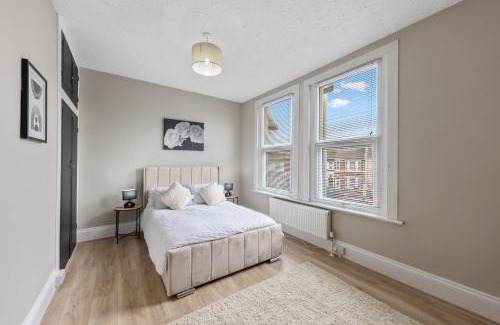 Gillingham House | modern 4 bdr house rock ave