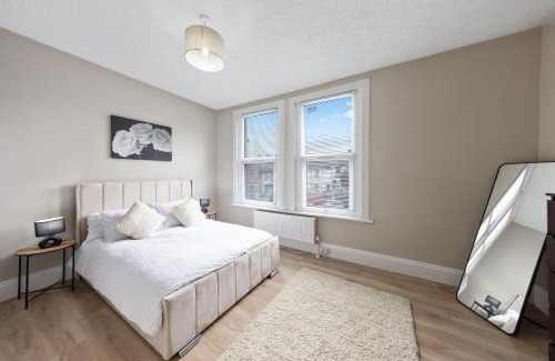 Gillingham House | modern 4 bdr house rock ave