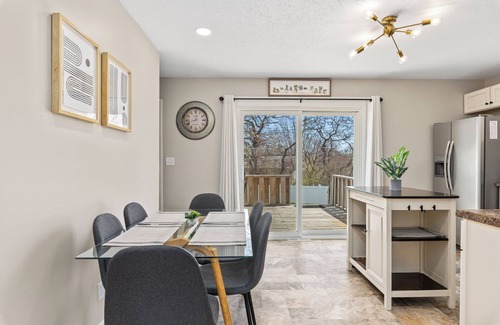 Bettendorf House | Modern 4 Bedrm House [5 w/divider], NEW 2nd Bathrm, Large Fenced Backyd w/Patio