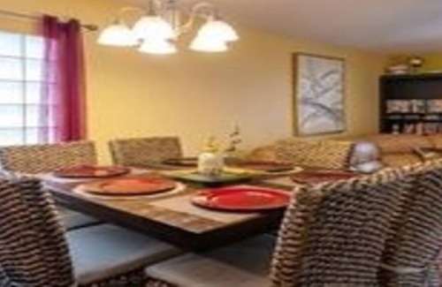 Miramar House | Modern 4 bedroom 2.5 bathroom with king size bed