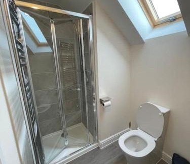 Ebbsfleet Valley House | MODERN 4 BEDROOM HOUSE WITH GARDEN & PARKING