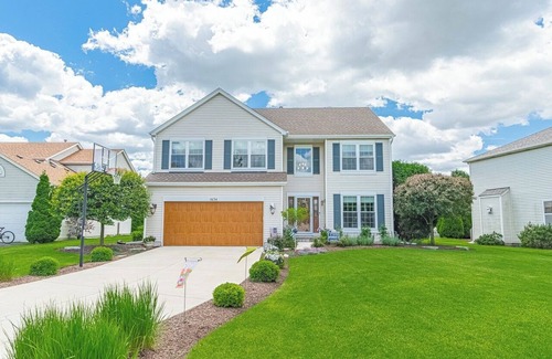 Shorewood House | Modern 4 Bedroom Private Vacation Home