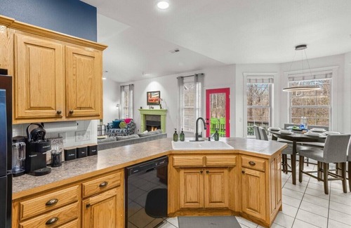 Bentonville House | Modern 4BR Bike Retreat – Steps from Coler Trails