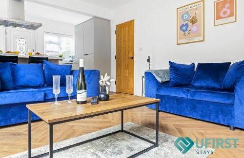 Woodthorpe Apartment | Modern 4BR House - Near City Hospital, Sherwood, Clinton Market, QMC & City Centre - Sleeps 8