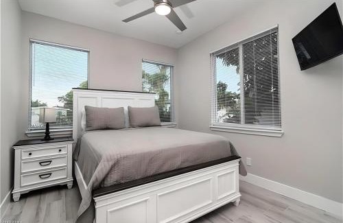 Naples Park Villa | Modern 4BR Naples Park Pool Home 5 Min to Beach