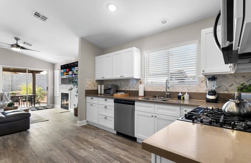 North Las Vegas House | Modern 5 BD Home w/Smart TV and Ping Pong