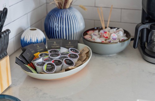 Carver House | Modern 5 Bedroom City Retreat + Walkable + Private Baths + Large Groups