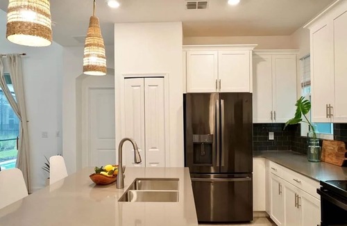 Kissimmee House | Modern 5BR/5BA Home w/Private Jacuzzi & Pool 15 Minutes from Disney & Outlets