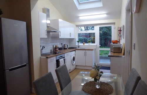 Birmingham House | Modern 6-Bed-Groups-Contractors Parking Vans-Cars