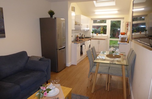 Birmingham House | Modern 6-Bed-Groups-Contractors Parking Vans-Cars