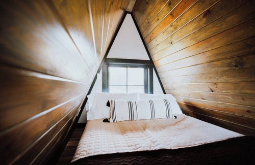 Coosa Resort | Modern A-Frame Cabin: Hot Tub, TV, & Lake Views