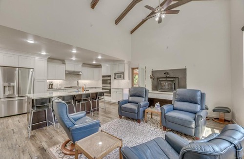 Bear Park House | Modern Alpine Cabin 3 Miles to Ski Cloudcroft