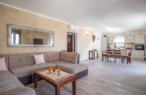 Milohnici House | Modern and attractive holiday house DIJANA