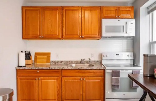 Newburgh Apartment | Modern and Bright with office+ walk to nearby Waterfront, 1st FL.