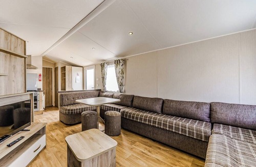 Bleadon House | Modern and contemporary 12ft-wide caravan with one double and one twin.