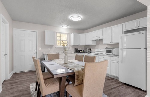 Sans Souci House | Modern and Comfy 3BR 2Bath Townhome, near Greenville Downtown