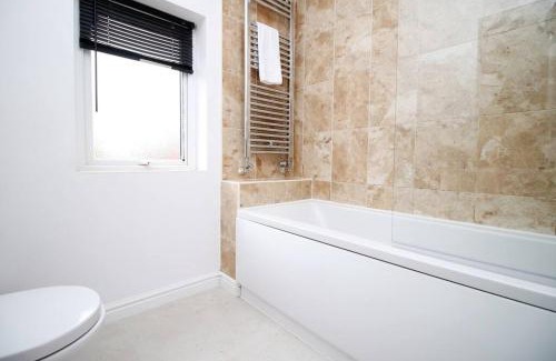Canton House | Modern and Cosy 3 Bed House Close to Cardiff City Centre perfect for Family Relocations, Contractors & Groups by Gurkha Stay with Free Parking and Wifi