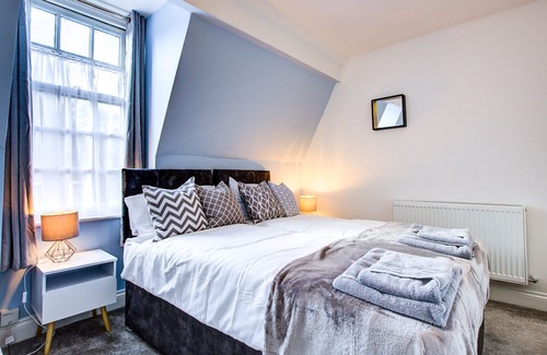Radlett Apartment | Modern and Cozy 2BR Apartment