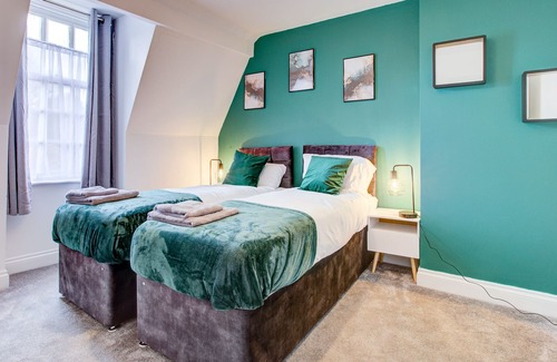 Radlett Apartment | Modern and Cozy 2BR Apartment