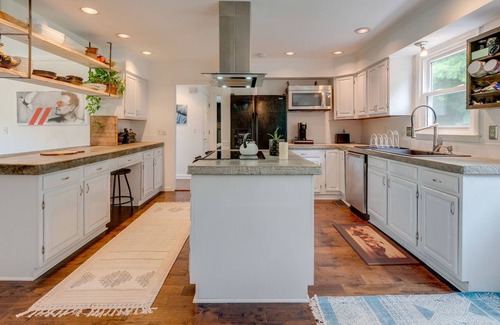 Brentwood House | Modern and Eclectic Getaway in Brentwood Tennessee