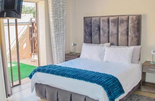Bloemfontein House | Modern and Executive 2 Bedroom Townhouse
