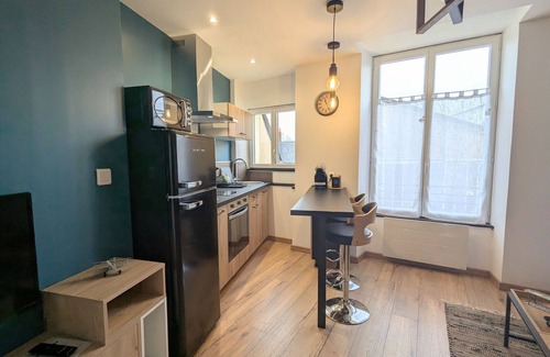 Chateauroux Apartment | Modern and quiet studio downtown with secure parking