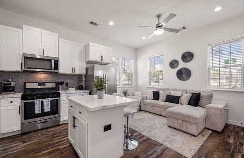 Northside House | Modern and Serene Oasis-Mins from Downtown Houston