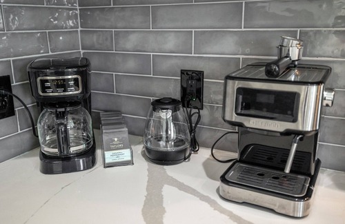 Northside House | Modern and Serene Oasis-Mins from Downtown Houston