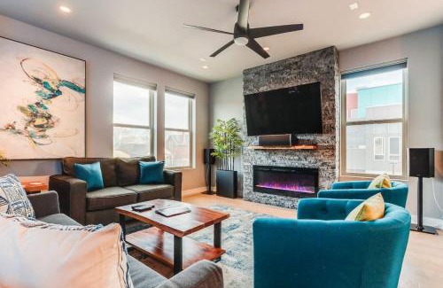 Lincoln Park House | Modern And Spacious Townhouse Blocks from Downtown