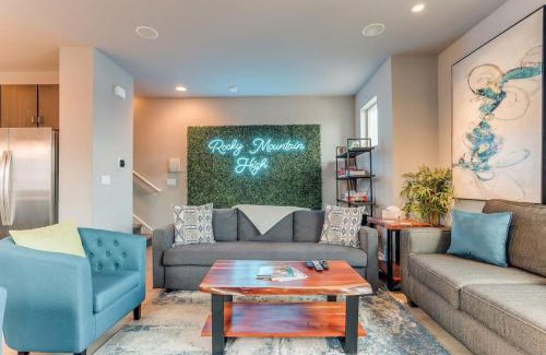 Lincoln Park House | Modern And Spacious Townhouse Blocks from Downtown