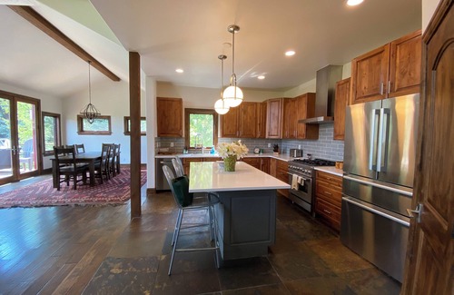 Cerise Ranch House | Modern and Spacious 6-bedroom home on 4 acres in Carbondale. Spectacular views!