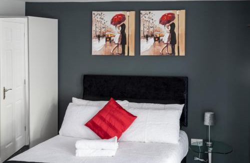 Walsall Apartment | Modern and Stylish 1-Bedroom Guesthouse near M6 J10 Perfect for Business Stays & Couples Free Parking & Wi-Fi