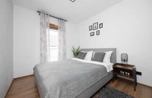 Konstancin-Jeziorna Apartment | Modern Apartments with Parking and AC Warsaw Suburbs by Noclegi Renters