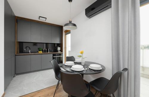 Konstancin-Jeziorna Apartment | Modern Apartments with Parking and AC Warsaw Suburbs by Noclegi Renters