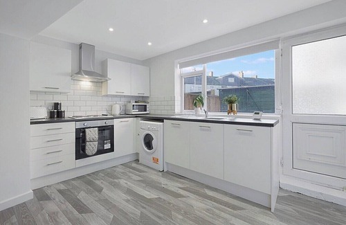 Blyth House | Modern Apartment, Near Blyth Coast, Sleeps 5