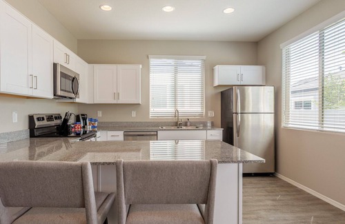 Litchfield Park Apartment | Modern Apartment in Prime Location (ID7666X27)