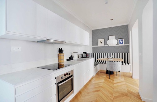 8th Arrondissement Apartment | Modern Apartment Champs-ElysÃ©es - Saint HonorÃ©