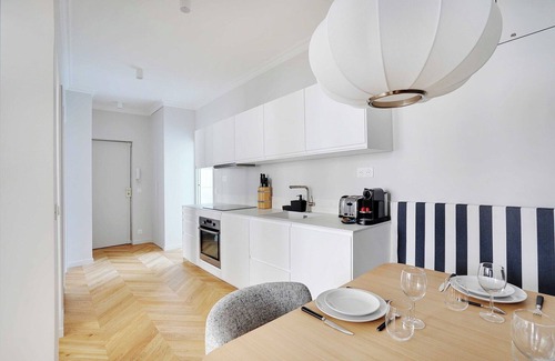 8th Arrondissement Apartment | Modern Apartment Champs-ElysÃ©es - Saint HonorÃ©