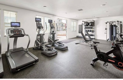 River Oaks Apartment | Modern apartment close to vineyards and downtown