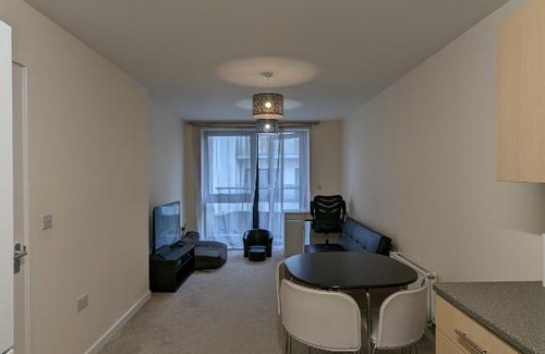 Higham Hill Apartment | Modern apartment close to central London