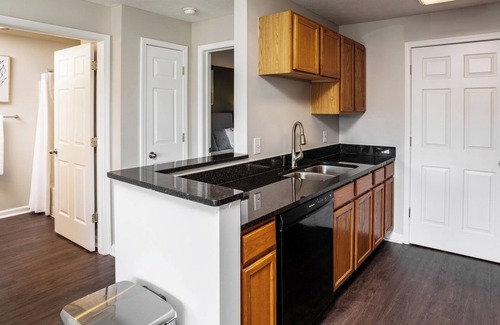 Indianapolis Apartment | Modern Apartment in Prime Location (ID7728X31)