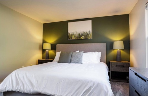 Indianapolis Apartment | Modern Apartment in Prime Location (ID7728X31)