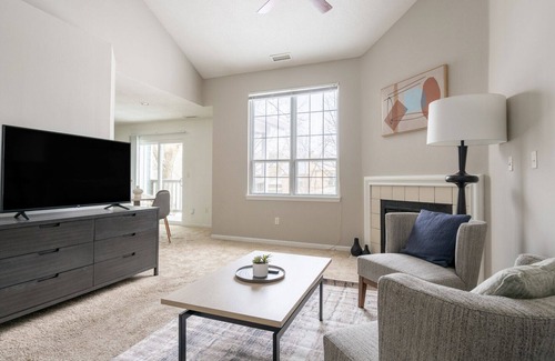 Indianapolis Apartment | Modern Apartment in Prime Location (ID1264X397)