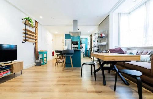 Bilbao Old Town Apartment | Modern Apartment in Bilbao with Internet