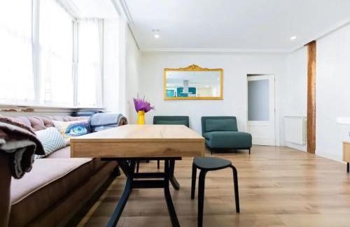 Bilbao Old Town Apartment | Modern Apartment in Bilbao with Internet
