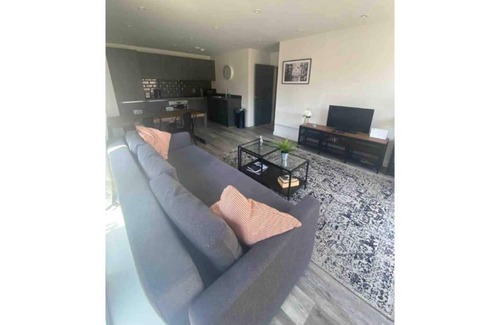 Cardiff City Centre Apartment | Modern Apartment in Cardiff City Centre