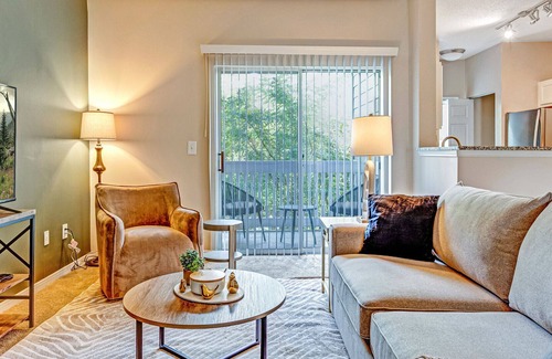 Brentwood Apartment | Modern Apartment in Prime Location (ID4109X92)