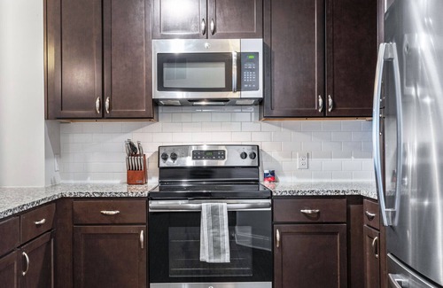 Matthews Apartment | Modern Apartment in Prime Location (ID8773X70)